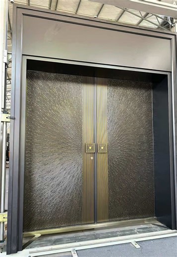 Artistic Retro Double-Opening Cast Aluminum Door 2026 | Factory Direct Wholesale for Door Importers & Distributors 🔥 Premium door dealers, are you looking for the next best-seller product? Jingyi is the original source cast aluminum door manufacturer from China. This 2026 new model is a luxurious artistic retro New Chinese-style villa door featuring 6mm exquisitely carved aluminum plate with carved damping sliding-cover handles and a beautiful antique bronze texture that perfectly imitates a re