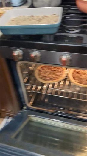 The pecan pie jiggle test. | Abbey Vintage