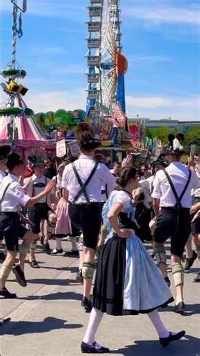 Germany’s craziest beer festival 🍻🇩🇪#Germany #Oktoberfest #Munich #Shorts #Travel