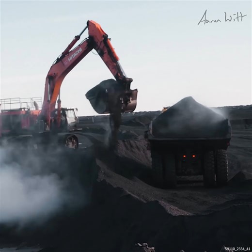 38K views · 850 reactions | #hitachi #excavators #dirtworld #crudeoil | Aaron Witt | Facebook