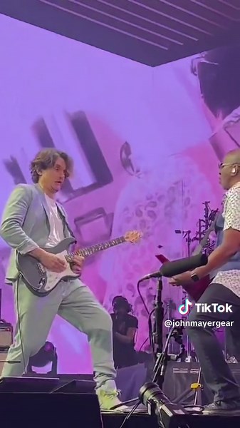 Helpless - Live at the Bridgestone Arena (Nashville, TN - April 13, 2022) Using a PRS Silver Sky Faded Black Tee prototype, John’s amp setup was a Fender Bandmaster head, a Two-Rock John Mayer Signature amp and a Dumble Steel String Singer serial 004. Each amp fed a different cab, and all the speakers were EV12ML. Cabs were mic’ed with Shure SM7B microphones. His pedalboard had a TS10, Klon Centaur, Ten Years is a Decade and a Function f(x) Third Rail as overdrive pedals. This tone is a TS10 bei