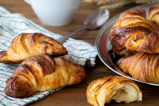 Cómo hacer croissants caseros, la mejor receta del clásico croasán (y muy fácil)