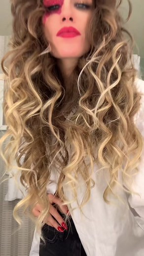 Tomorrow I’ll post Pt. 2 brushing out this mane🦁😳 #getunreadywithme #makeup #hair