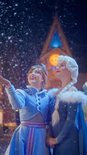 以巡遊上嘅Elsa Anna 帶入充滿節日氣氛嘅World of Frozen, 將20周年同聖誕活動連繫。短短地嘅前導預告, 但已經算唔錯。 | This is Mr. B