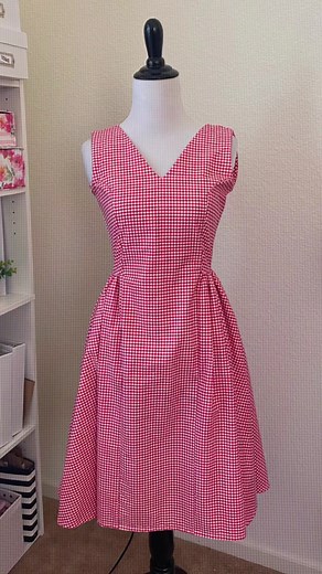 All about the details now! I’m so glad I decided to step out of my comfort zone and now I feel like I learned a lot of sewing techniques including how to create sewing patterns for this stunning piece. #fyppppppppppppppppppppppp #sewing #handmade #diy