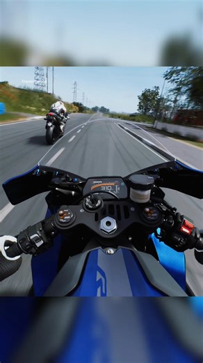 YAMAHA YZF R1 Full throttle Bike Race on Highway #ride5 #yamahar1 #yamahar1m #ps5