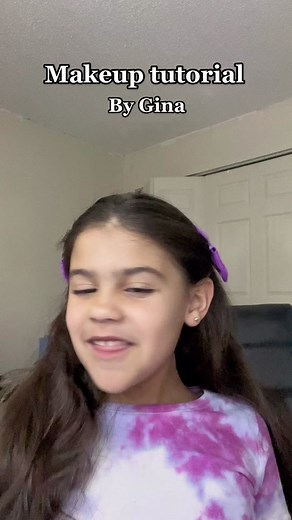 7 year old makeup tutorial 😭😅😅 #fyp #makeuptutorial #kidsoftiktok #kidsmakeup #momsoftiktok #kidsbelike #momsbelike