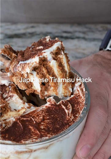 I found a better take on the Japanese cheesecake hack, and it’s way too easy not to share. I start with Greek yogurt and cream cheese, layer in Biscoff cookies, then pour a fresh double espresso over the top. A dusting of cocoa powder and a few hours in the fridge turn it into a rich, no bake tiramisu. Simple, creamy, and full of coffee flavor. I’ll definitely make this again, and next time I might add a touch of honey. Recipe - Greek yogurt: 6 to 8 tbsp (180 to 240 g) - Cream cheese: 5 oz (150 