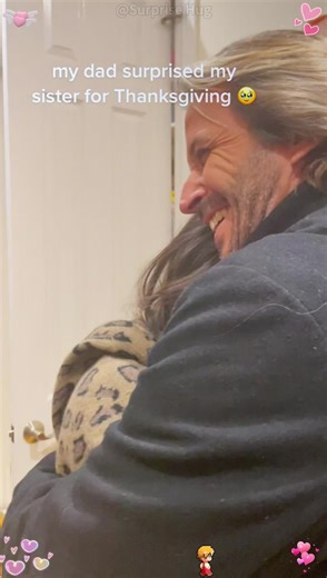 Nothing makes me happier than my dad showing up by surprise.#dad #dadanddaughter #reunion #surprise #familylove