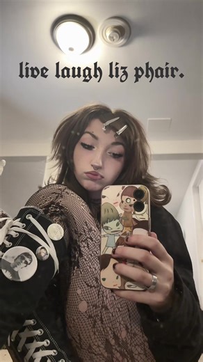 peep my shoe buttons^_^ | liz