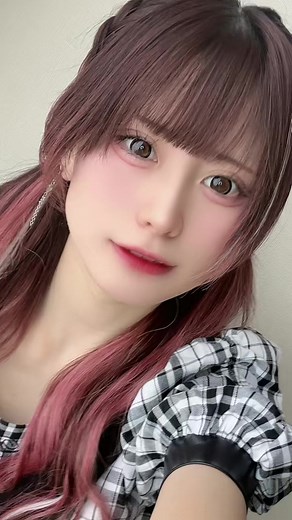 アイドル加藤ロゼの魅力をドアップで紹介
