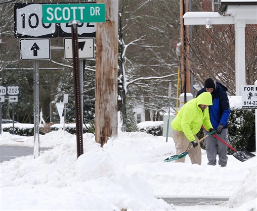 4 feet of snow? Map tracks accumulation from storms on both coasts.