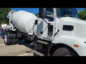 Mack MD7 - 3-4 Yard Concrete Mixer Truck
