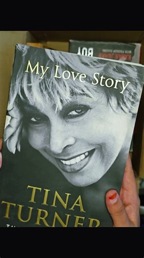 “Bookish Bliss! 📖 Mini Story Box Unboxing + My Favorite Reads”