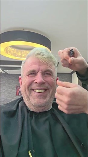 NASENHAARE ZIEHEN LASSEN AUA DA SCHIEẞEN DIR DIE TRÄNEN