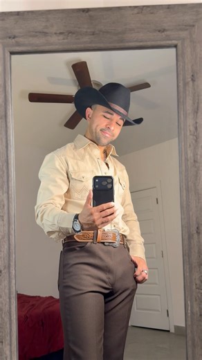 I’m all about school spirit! 👨🏻‍🏫📚✍🏼 #school #elementaryschool #teacher