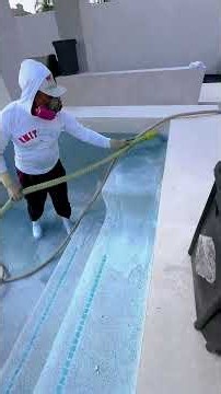 Die gefährlichste Minute der Baustelle 😱💦 #poolcleaning #poolreinigung #pooltransformation