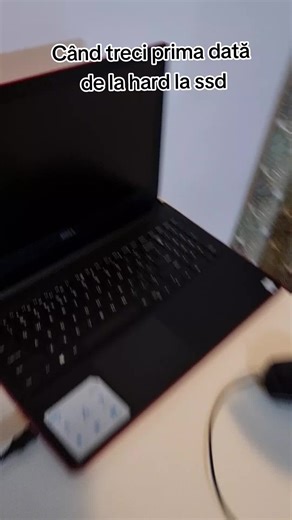 Laptopul Cocs Incredibil: Test SSD și Gaming