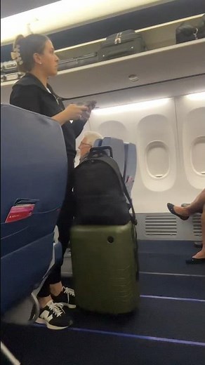 Delta Comfort Legroom #delta #deltacomfort #travelvlog #travelhacks #traveltips #traveltipsandtricks