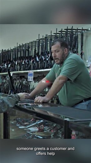 Kejadian di Aceh Tamiang. Detik detik menegangkan seorang pemuda terjebak banjir. Pihak keluarga menyampaikan rasa syukur atas keselamatan putranya serta berterima kasih kepada para kerabat dan masyarakat yang telah memberikan bantuan. Mereka juga berharap doa yang sama mengalir untuk masyarakat di Aceh yang masih terdampak banjir. [🎥: Desna Afdian]#evakuasi #banjirbandang #aceh