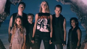 Kids with Wings in Trailer for Young Adult Sci-Fi Film 'Maximum Ride' | FirstShowing.net