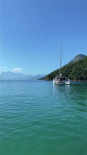 Passeio de Barco em Ilha Grande: O Paraíso de Águas Cristalinas!