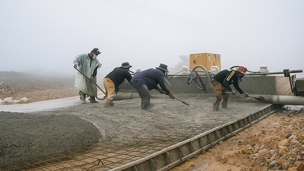 Amazing Modern Road Construction: Concrete Paving Machines Transforming Infrastructure