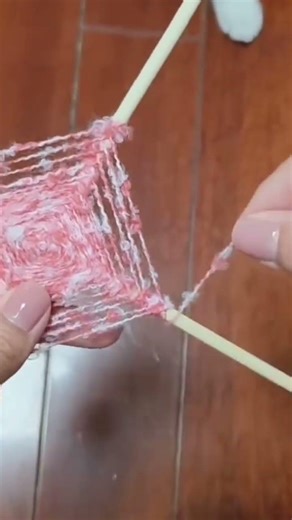 the stage of making a knot in the thread to make a certain shape#creative