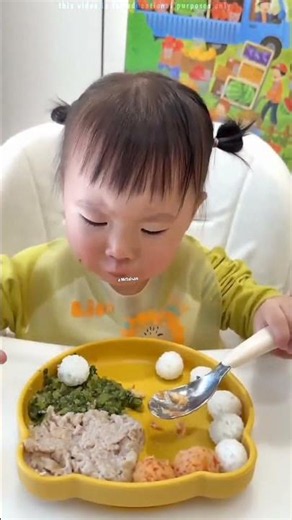 "The cute girl eats a lot of food." 😊 #shorts
