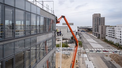 Votre salle de bain tout entière (murs inclus) qui sort de l'usine: les Français vont-ils succomber à la construction "hors site", préfabriquée, qui réduit drastiquement les délais de construction?