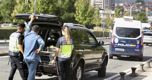 Un Inspector Jefe de la Policía Nacional explica todo lo que debes saber sobre los cacheos: “Se realizarán siempre respetando la dignidad de la persona”