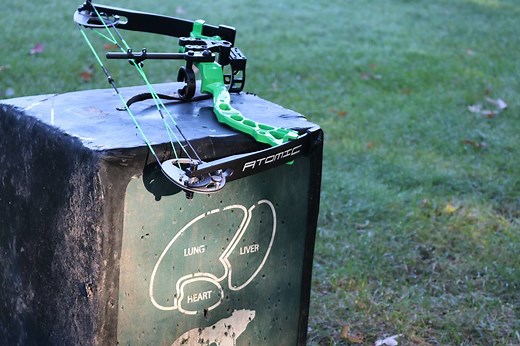Check out the ALL NEW Diamond Archery Atomic Kids bow. This bow has it all to fit your kids and get them shooting TODAY! #bowhunting Testlab | BowHunterPlanet.com