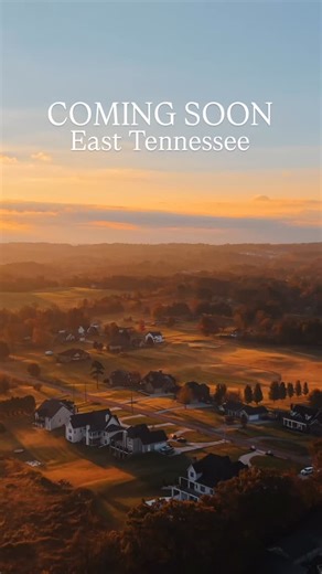 Imagine leaving downtown Knoxville a little early on a Friday afternoon — the sun beginning to dip over the East Tennessee hills as you turn toward home. 🌅 By the time you reach 8612 N Ruggles Ferry Pike, the 11th fairway glows gold in the afternoon light… and your weekend has already begun. This custom 4,400 sq ft brick-and-stone home was built for life’s quiet luxuries — ☕️ mornings on the porch, evenings by the fire, and the peace that comes when you can hear only crickets and the soft echo 