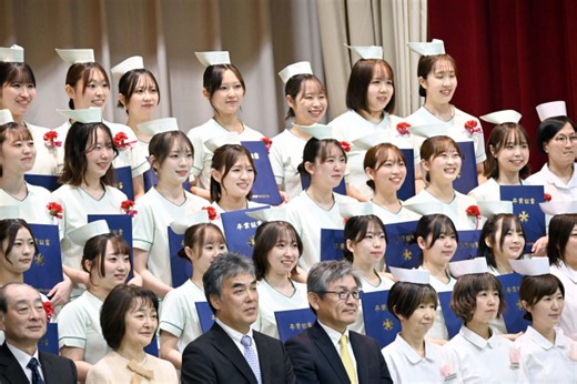 涙と笑顔の巣立ち～帯広高等看護学院と星槎国際高帯広学習センターで卒業式（十勝毎日新聞）