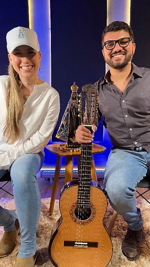 Romaria - Bruna Viola e @valentinleandro Herdei da minha avó não só a paixão pela música, mas também a devoção por Nossa Senhora Aparecida. À nossa mãezinha Aparecida e à memória da minha vózinha querida, que hoje faria aniversário, faço essa homenagem com o meu amigo e violeiro Leandro Valentin interpretando esse clássico do mestre Renato Teixeira. Viva Nossa Senhora! Direção de fotografia: @diegovalentin Produção de vídeo: @evidenciafilmes Edição, mix e master: @produtorafilmix | Bruna Viola