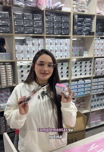 Hoy quisimos premiar a la primera persona en comprar en nuestra página web nuestro Lip combooooo 💖💖💖 #anik #maquillaje #maquillajecolombia