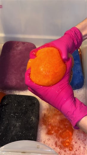 New to me product full gallon bottle of Lundmark Pine & breaking in my new oval pro plus sponge!!! REVIEW: ⭐️⭐️⭐️⭐️⭐️ 100/10 BEST PINE EVER!!! These two paired together created my favorite squeezes in a while!! The product made my sponges superrrr soft without making them huge like dettol does. The suds go down within minutes so it’s a quick clean up. The smell is amazing. I’m debating adding it to my pine bucket because I want to keep it by itself it’s so perfect!! I’m obsessed with the new spo