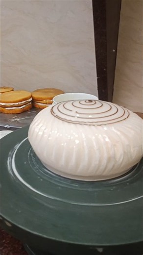 peach 🍑 afticot flavour chocolate exnew ways #cake #cakedecorating #viral #chocolatewhippedcream