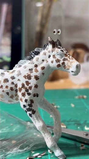 I keep starting new projects.. #horseart #horse #miniaturepainter #schleich #modelhorse #fypシ