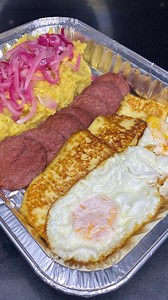 99K views · 11K reactions | Dominicana fuerte y Valiente, tus hijos cantan de corazón ❤️! • Hoy celebramos nuestra independencia y este delicioso Mangú con los 3 golpes nos representa!! ¡Viva la República Dominicana!  #explore #reelsvideo #reelsinstagram #mangú #queso #salami #huevo | Oriana CA | Facebook