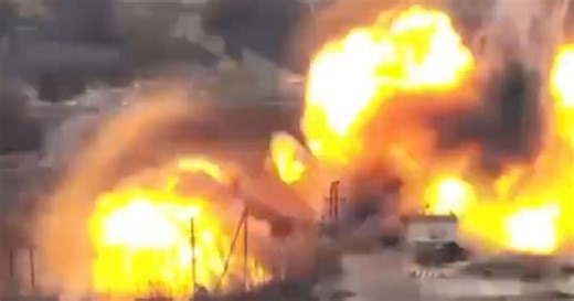 Explosion at the Kurakhove dam in Ukraine by Russian forces