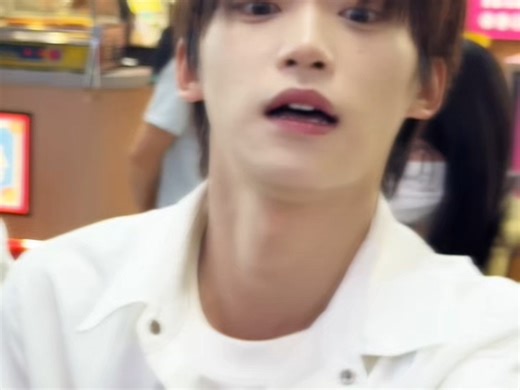 “他怎么总是在装萌”