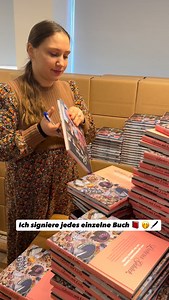 Bücher signieren 📕 | Simhalily