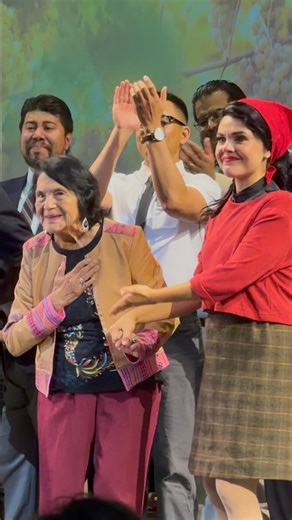 A standing ovation for the woman whose fight for justice inspired generations.. and now, an opera 💐 #DoloresHuerta #sisepuede #civilrights #womeninhistory #latina #NewMexico | Darlene Melendez