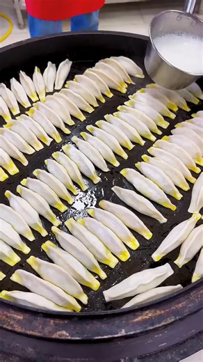 1K views | Pot stickers #streetfood #delicious | Visionary People | Facebook