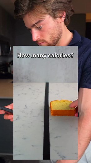 Low Cal HIGH Protein Jumbo Glazed Blueberry Bakery Muffin 🗣️🗣️ Are you FOLLOWING @nickkaz.fit Once you follow, tap “Following” on my profile and hit “Add to Favorites” so you never miss a video! — 📖 Want to get a FREE cookbook? COMMENT COOKBOOK ⬇️ 👉 1 on 1 Coaching Application? Click link in bio 🔗 ✳️ Macros (makes 6 jumbo muffins): 224 Cals, 22.5g Net Carbs, 3.5g Fat, 26g Protein *156g protein for all muffins* ✳️ Ingredients for Wet Ingredients: 510g (2 1/4 Cup) Plain or Vanilla Nonfat Gree