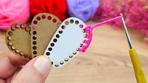 54K views · 855 reactions | I made a crochet flip-flop keychain with a wooden base.It was great | Nurgül İle El Sanatları | Facebook