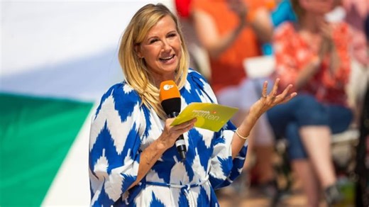 So sah Andrea Kiewel bei ihrem allerersten „Fernsehgarten\" aus
