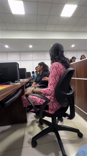 AJIET on Instagram: "Not the chair fighting for it’s life 🤧 . . . . . . . . . #relatable #collegevibes #engineeringmemes #computerlab #funnyreel #studentlife #funnymemes #viralreel #labvibes #collegehumor#trendingsongs #trendingnow #trendingreels"