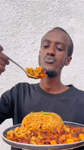 Wamuchef🇷🇼 on Instagram: "Pilau rice and beans sauce! 😋 A perfect blend of flavors — the rich aroma of spiced pilau meeting that creamy, flavorful beans sauce. Every bite tells a story of comfort, love, and good cooking ❤️ This is the kind of meal that keeps you coming back for more — simple, homemade, and full of taste! #pilau #beans #foodvibes #wamuchef #deliciousfood #foodcontent #food"